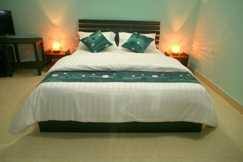 Equa Reef Maldives Hotel Addu City Eksteriør billede